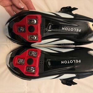 Peloton Sz 40 (W 9, M 7) NEW
